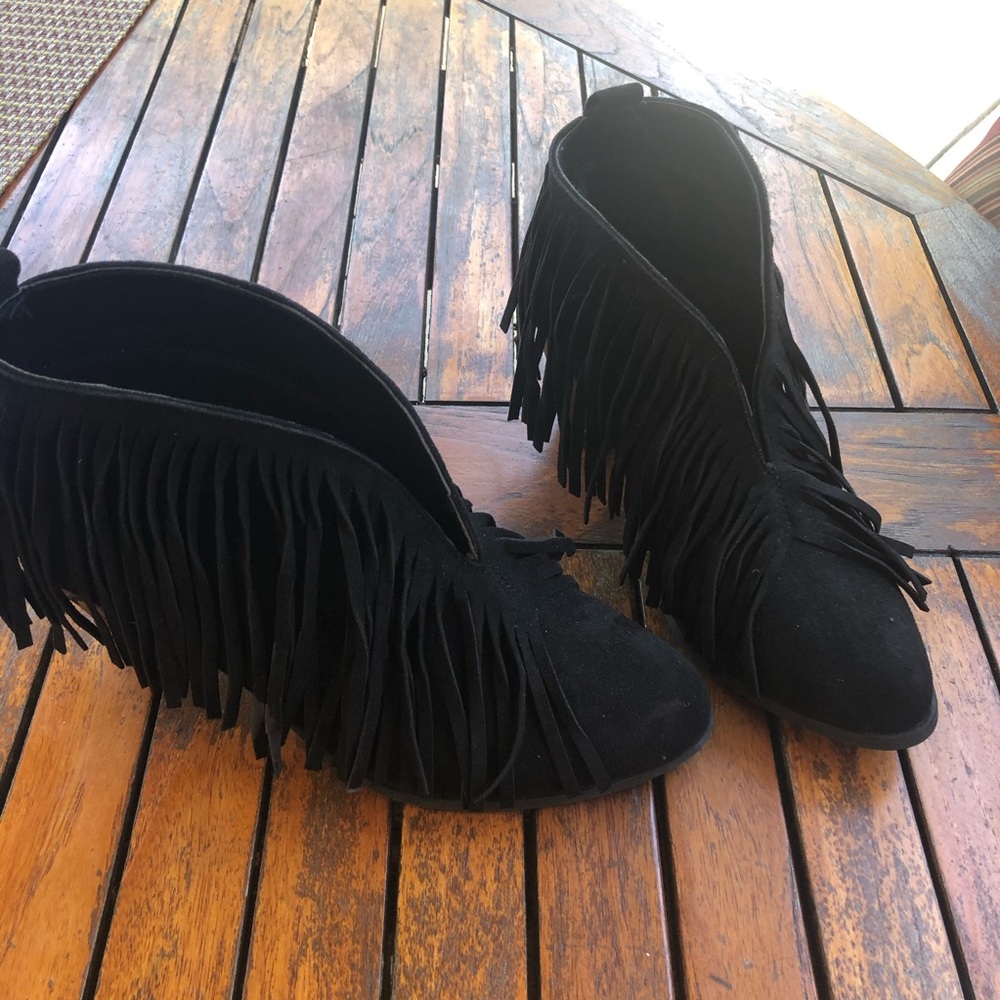 Pierre Dumas Black tassel booties size 10